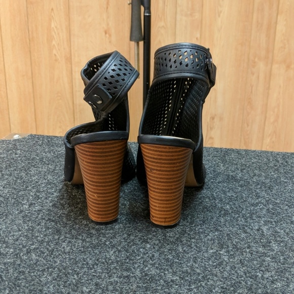 Attention sandals - Picture 2 of 7